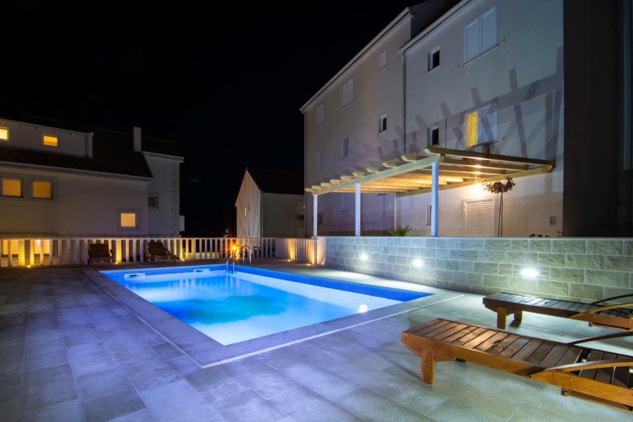 Apartments Sara 4 Bol Exterior photo